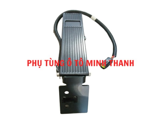 Bàn đạp ga Univer